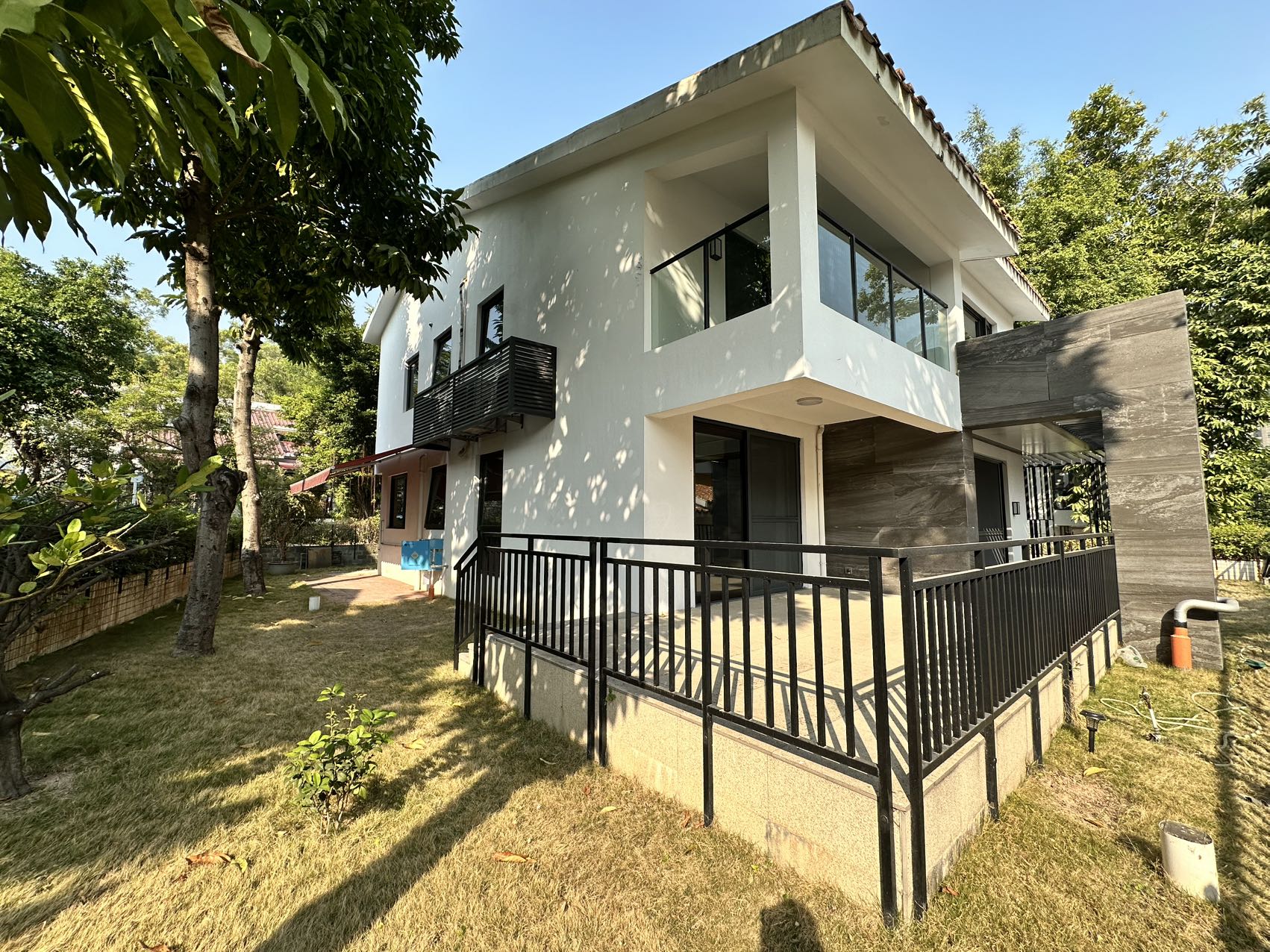 Featured image for “Villa new decoration big yard very quiet and has a modern decoration style.”